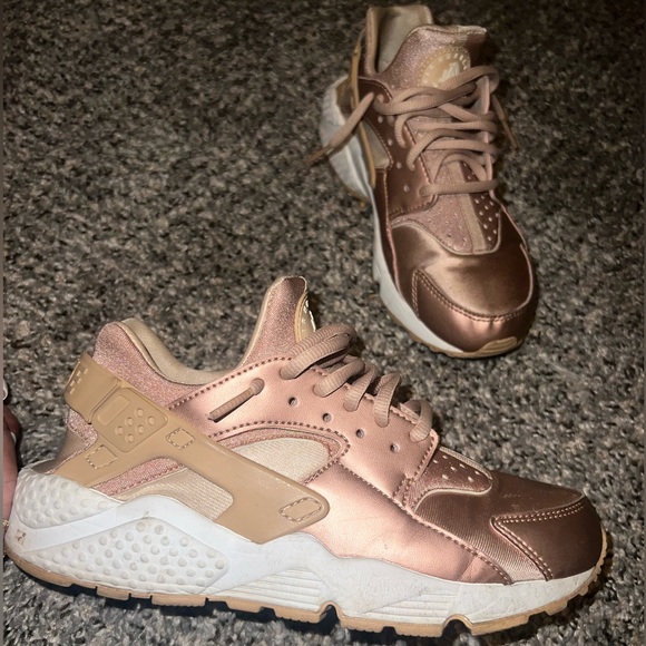 Nike Air Huarache Run Rose Gold - Picture 10 of 12